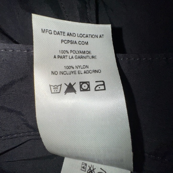 Patagonia black tie front shorts with back zipper pocket. Size 8. GUC - Picture 9 of 11